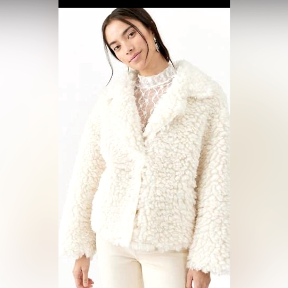 Urban outfitters poppy Sherpa jacket in white sz XS
